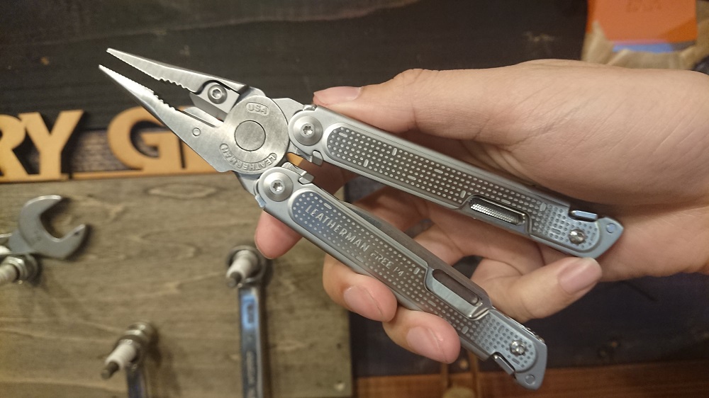 LEATHERMAN レザーマン FREE P4